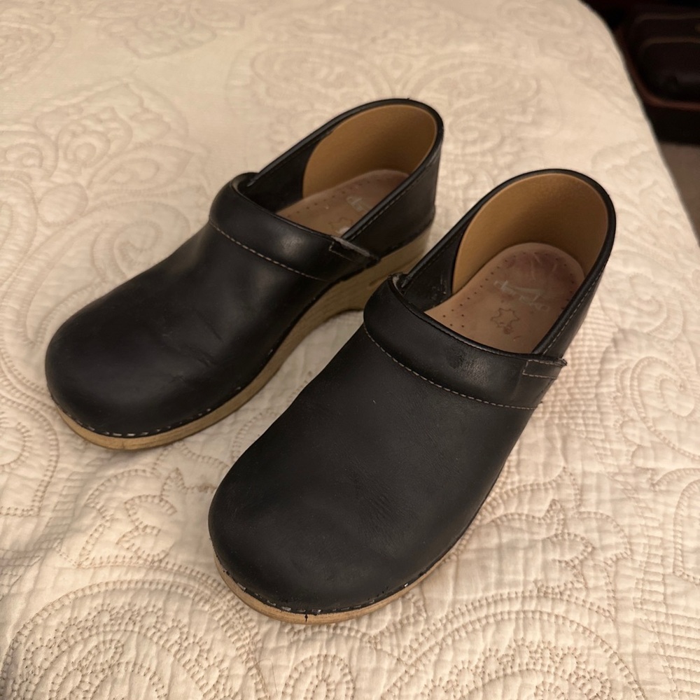 Dansko professional black and tan 40